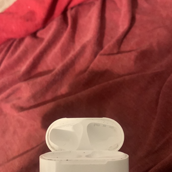 Airpods CHARGING CASE ONLY - Picture 3 of 4